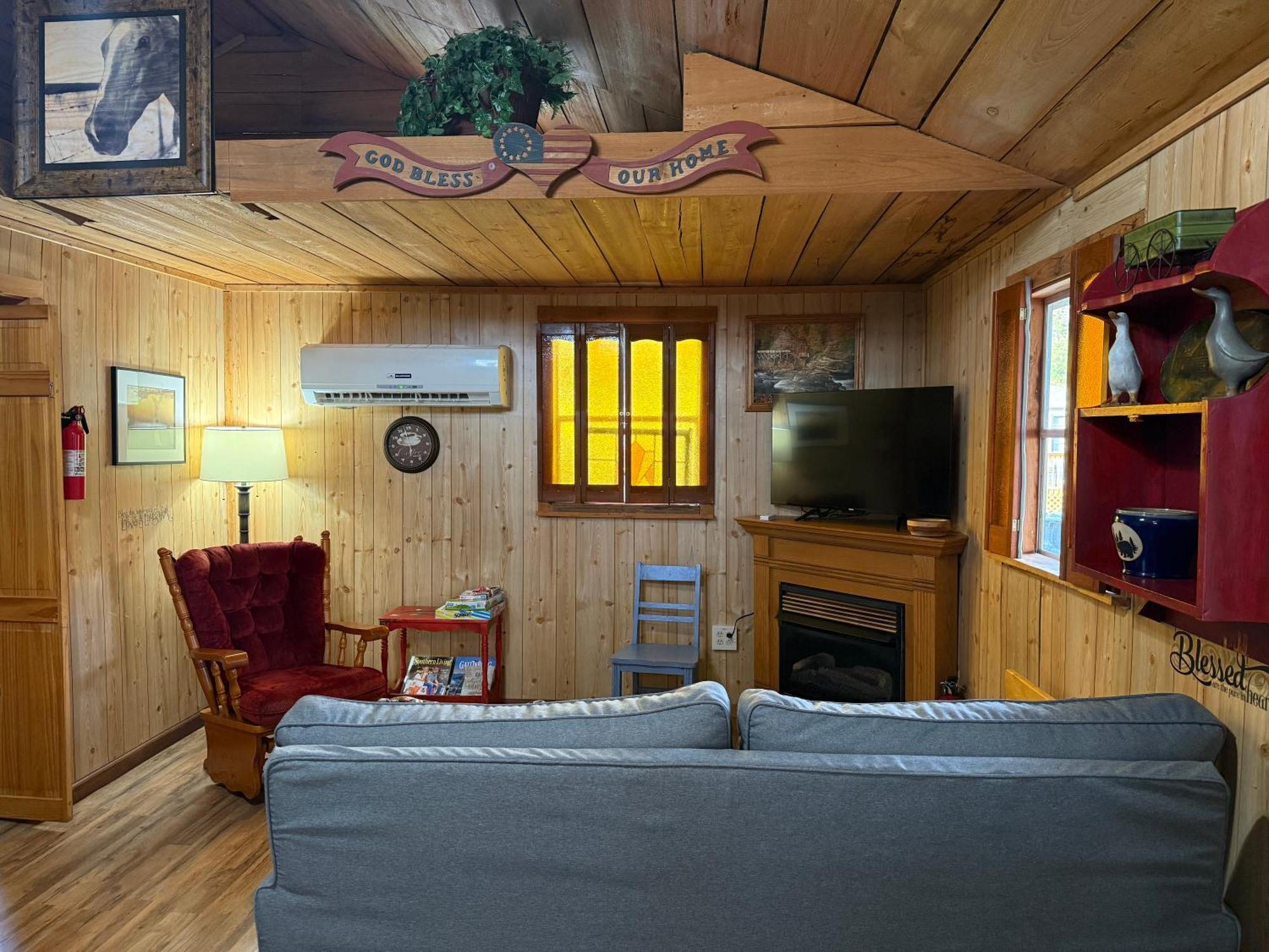 Cozy Cabin Walking Distance To Parkway! Pigeon Forge Exterior photo